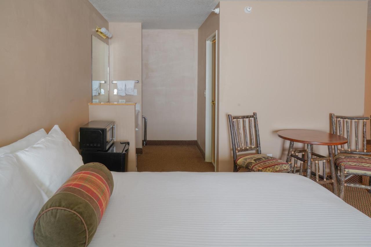 Whitewater Inn Big Sky Εξωτερικό φωτογραφία